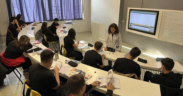 Bursluluk sınavların, öğrencileri LGS ve üniversite sınavı stresini azaltıyor Özel bursluluk sınavlarıyla öğrencinizin durumunu öğrenirken, stresini de yenin Bursa Haberleri