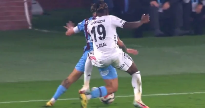 Dev maçta Beşiktaş 10 kişi: El Bilal Toure kırmızı kart gördü! Trabzonspor Haberleri
