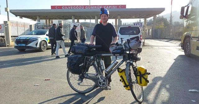 Umre için bisikletle yola çıktı, 3 bin 450 kilometre pedal çevirip Medine ye ulaştı Hatay Haberleri