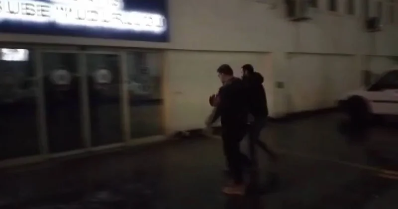 Çaldıkları otomobili beğenmeyip yolda bıraktılar!