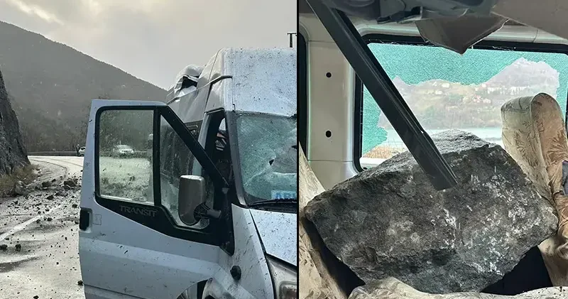 Yamaçtan kopan kaya, minibüse isabet etti