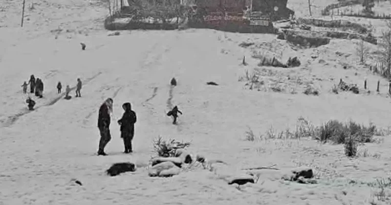 Dünyaca ünlü turizm merkezi Ayder Yaylası beyaza büründü