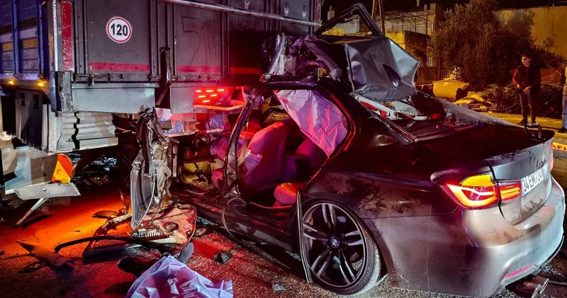 Kaza yapan kamyona arkadan çarptı! Sürücü olay yerinde can verdi