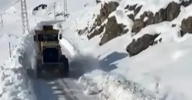 Van ve Hakkari’de karla mücadele sürüyor VİDEO İZLE