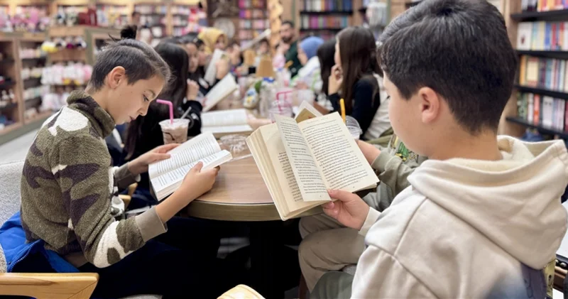 Öğretmenler kitap tahlili ile öğrencilere okuma alışkanlığı kazandırıyor