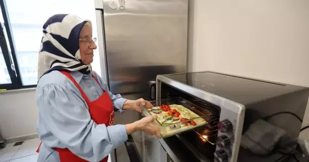 İstanbul haberleri Bağcılar Belediyesi desteğiyle 70 yaşında İtalyan mutfağı hayali gerçek oldu 14 Aralık 2025