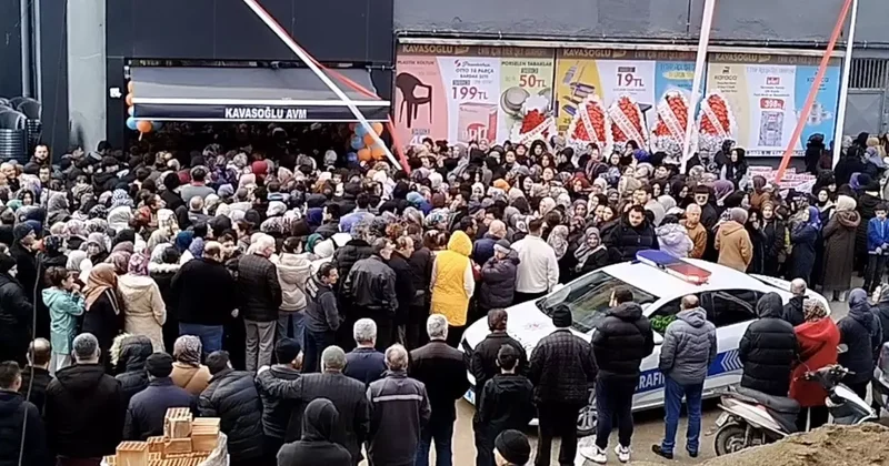 İş yeri açılışında yapılan indirim izdihama sebep oldu