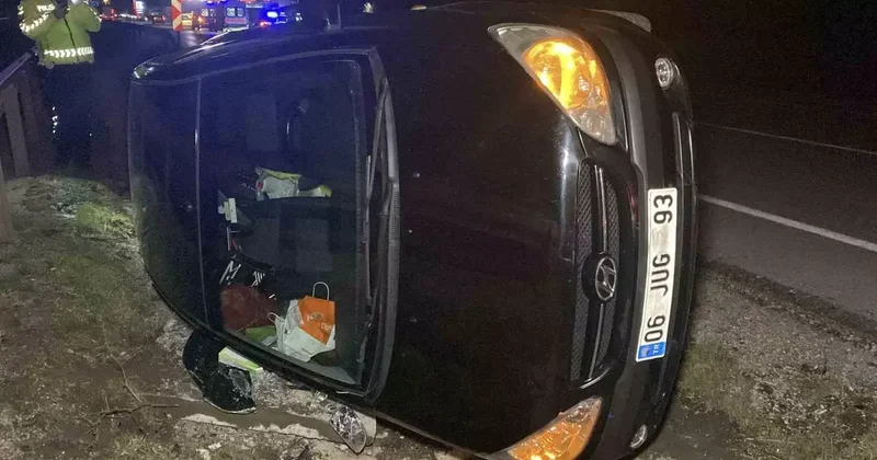 Çorum’da refüje çarpan otomobil yan yattı: 1’i bebek, 3 yaralı