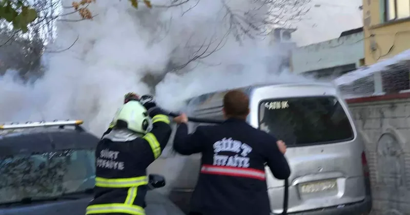 Siirt’te park halindeki kamyonet yandı