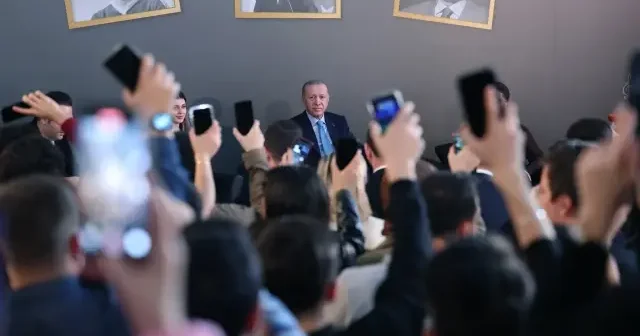 Cumhurbaşkanı Erdoğan Şiire Gazele parçasına eşlik etti VİDEO İZLE