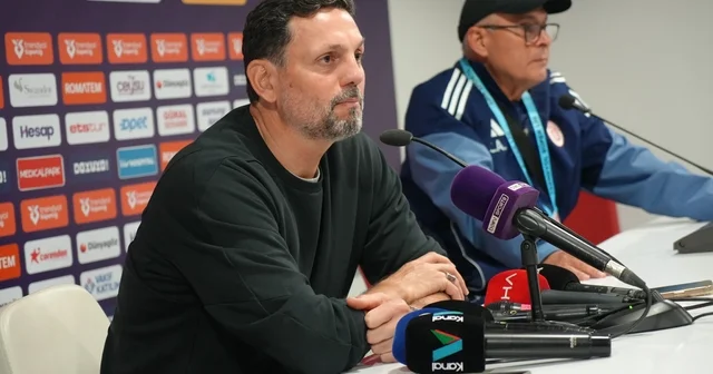 Erol Bulut: Kontrataktan üç gol yerseniz kazanmanız zor oluyor Antalyaspor Teknik Direktörü Erol Bulut: Üçü bizim yaptığımız hatalardan Antalya Haberleri