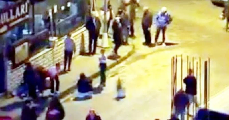 İki grup gencin yan baktın kavgası kanlı bitti: 17 yaşındaki genç hayatını kaybetti!