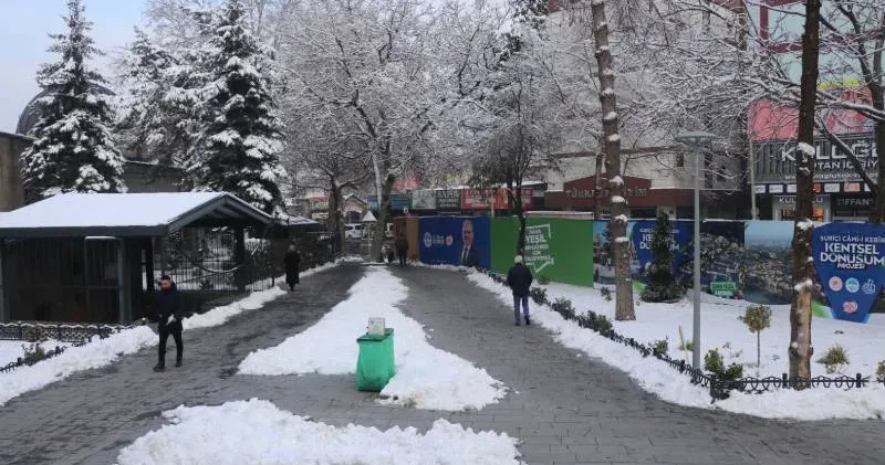 Kentsel dönüşüm çalışmalarında yıkılan binanın altından 926 yıllık medresenin duvarları çıktı