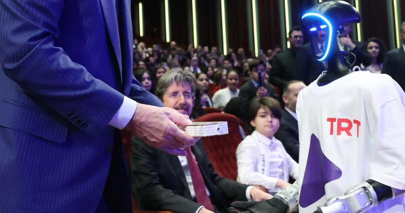 Robot TRT Genç in kumandasını Erdoğan a götürdü