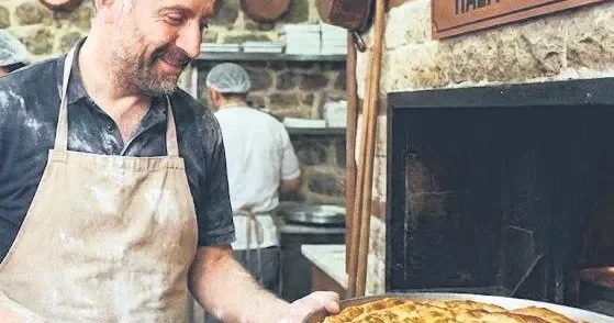 MEVLÜT TEZEL Türkiye’de kazan Londra’da börekçi aç!