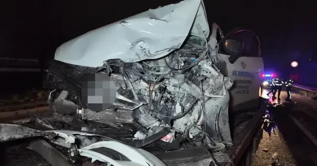 İstanbul haberleri İstanbul da ters şerit dehşeti! 1 i ağır 2 yaralı 15 Ocak 2026