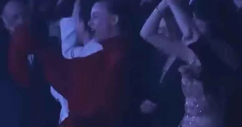 Serenay Sarıkaya ile Hande Erçel in bu dansı geceye damga vurdu Sözcü Gazetesi