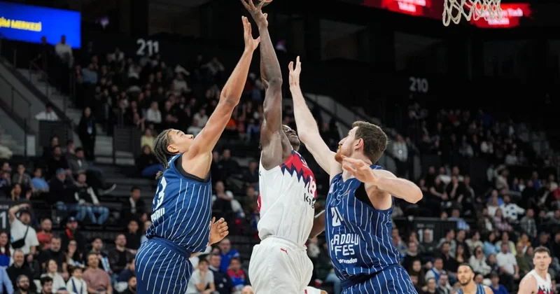 Kosner Baskonia ya yenilen Anadolu Efes, EuroLeague de galibiyeti unuttu Sözcü Gazetesi