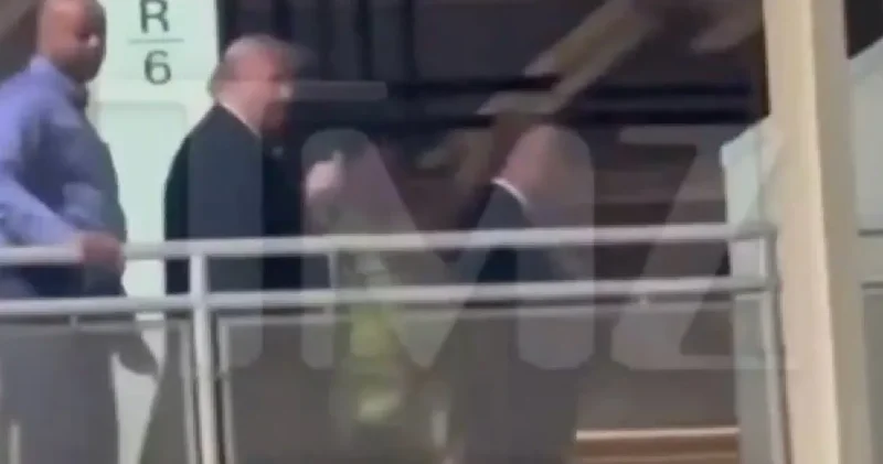 Trump ın orta parmağı işçiye servet kazandırdı