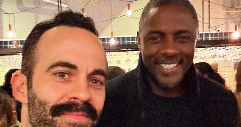 İdris ile aynı seti paylaştı