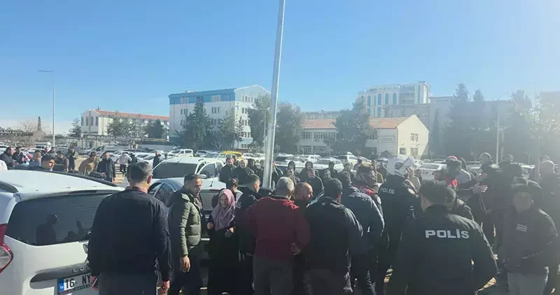 Şanlıurfa da adliye önünde kavga; 2 yaralı