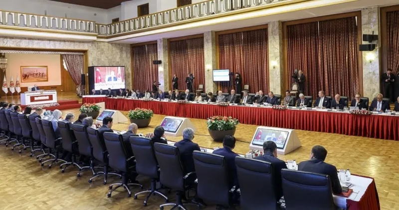 Taslak raporda demokratikleşme de kayyum da yok