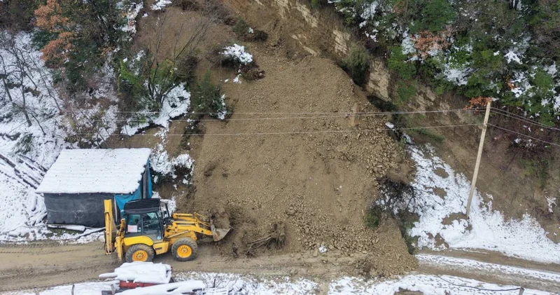 Sinop ta kar yağışı heyelana neden oldu!