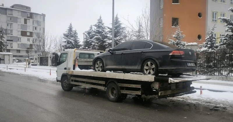 DEM Partili belediye başkanının resmi aracına haciz