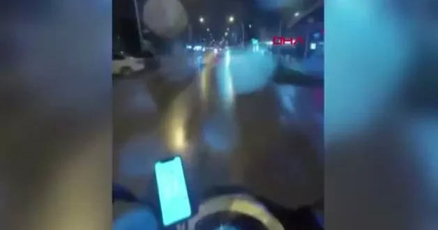 Motosikletin aniden yola çıkan cipe çarptığı anlar kask kamerasına yansıdı