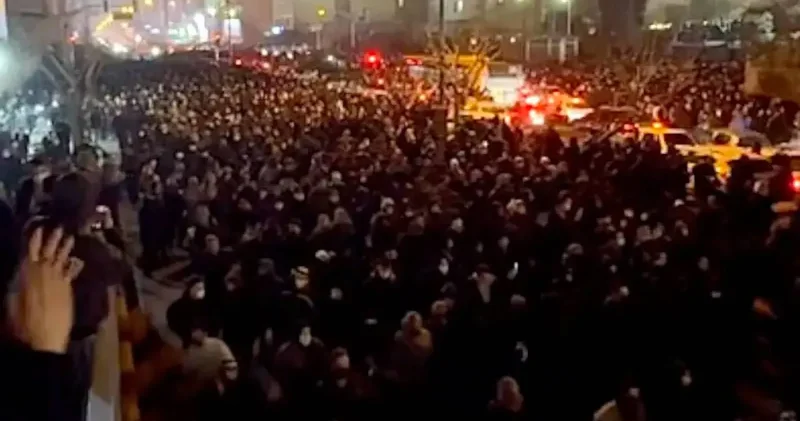 İran da protestolarda öldürülenlerin yakınları anlattı: Karımın cesedini bir buçuk saat kollarımda taşıdım, elimde sadece ceketi kaldı