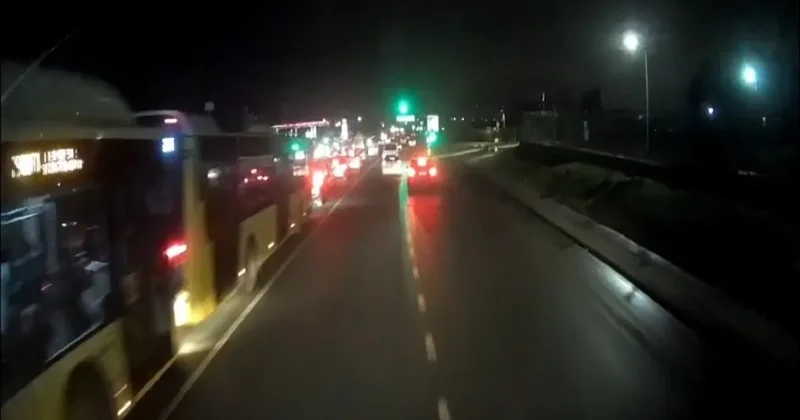 Başakşehir de 3 İETT otobüsü çarpıştı