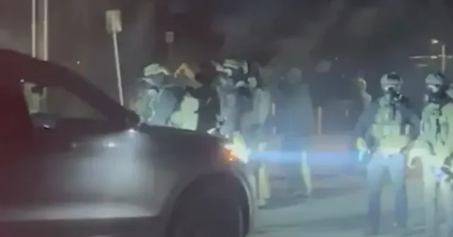 ABD alev alev: ICE ajanları bir kişiyi daha vurdu Minneapolis savaş alanına döndü VİDEO İZLE