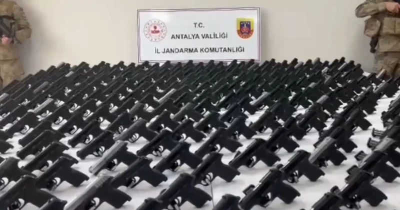 Son dakika: Bakan açıkladı! Antalya da 393 ruhsatsız tabanca ele geçirildi