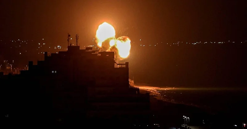 Katil İsrail ordusu, ateşkese rağmen Gazze Şeridi nin birçok bölgesini vuruyor