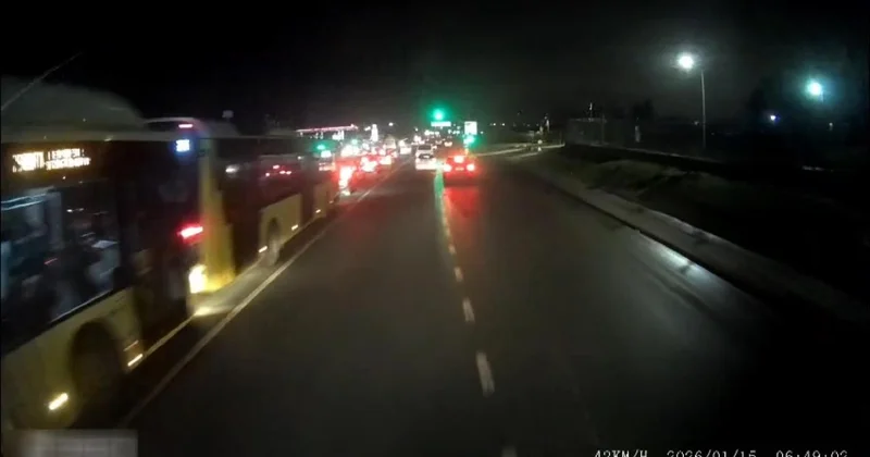 3 İETT otobüsü çarpıştı: Yaralılar var