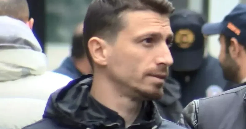 Mahkemede ortalık karıştı! Mert Hakan ın fotoğrafını çekti, Galatasaraylı yöneticinin telefonuna el kondu