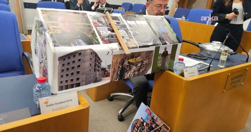 CHP Meclis e tabut ve çekiçle geldi! En düşük emekli maaşı komisyonda