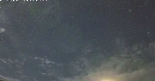 Yeni Zelanda da gökyüzü dev meteorla aydınlandı