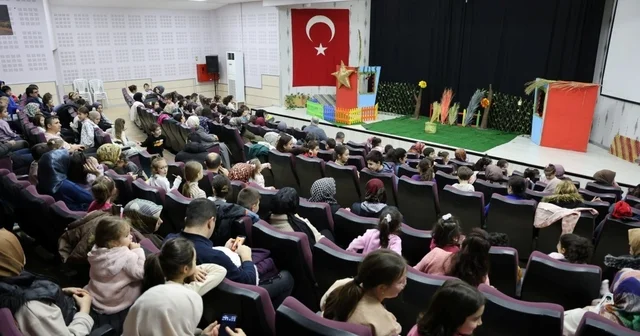Kartepe de çocuklar Meraklı Civciv oyununu izledi Kocaeli Haberleri