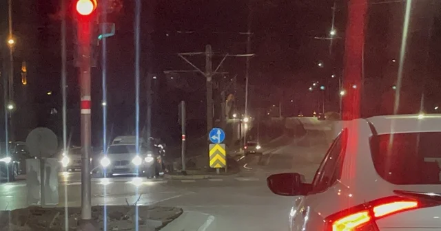 Eskişehir de raylarda ilerleyen otomobil tehlikeye davetiye çıkardı Eskişehir Haberleri