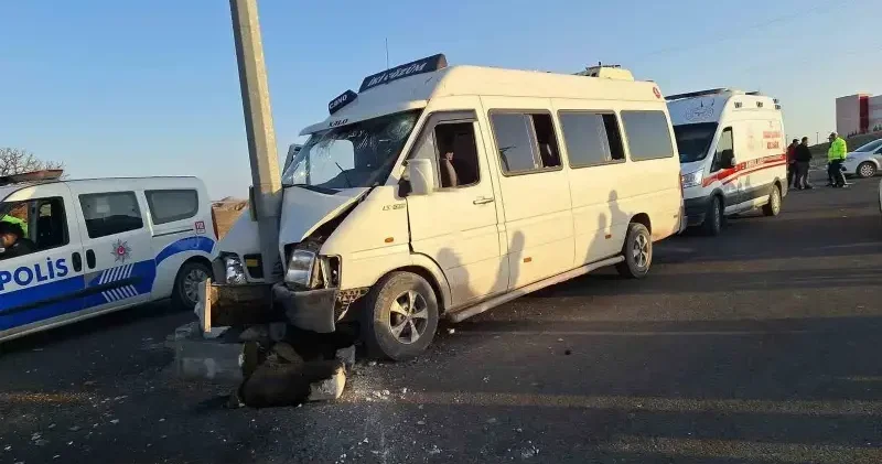 Tarım işçilerini taşıyan minibüs kontrolden çıktı: 15 yaralı Şanlıurfa Haberleri