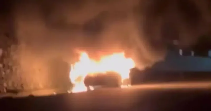 Seyir halindeki araç alev aldı