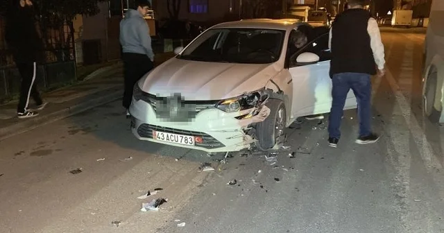 Otomobil ile motosiklet kafa kafaya çarpıştı: 2 yaralı Bursa Haberleri