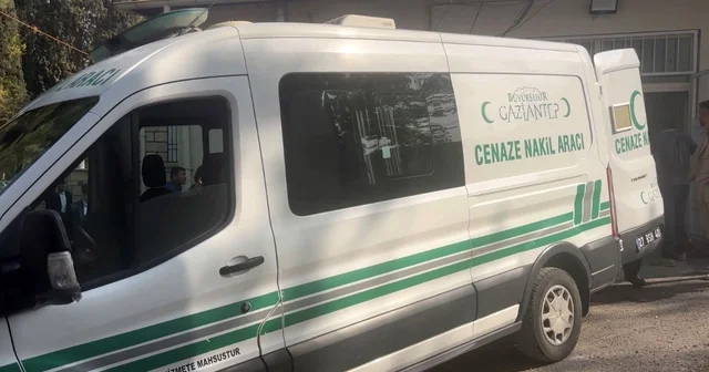 Düğün salonu önünde silahlı saldırıya uğrayan genç kurtarılamadı Olayın 6 ay önceki cinayete misilleme olarak gerçekleştirildiği öne sürüldü Gaziantep Haberleri