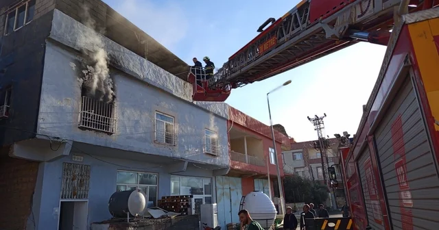 Mardin de müstakil evde yangın: 3 kişi dumandan etkilendi Mardin Haberleri
