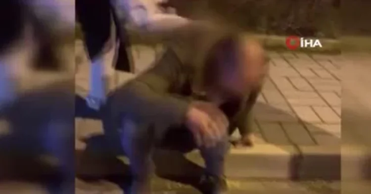 Gizli çekim iddiası gerginliğe neden oldu: Genç kadından tekmeli tepki