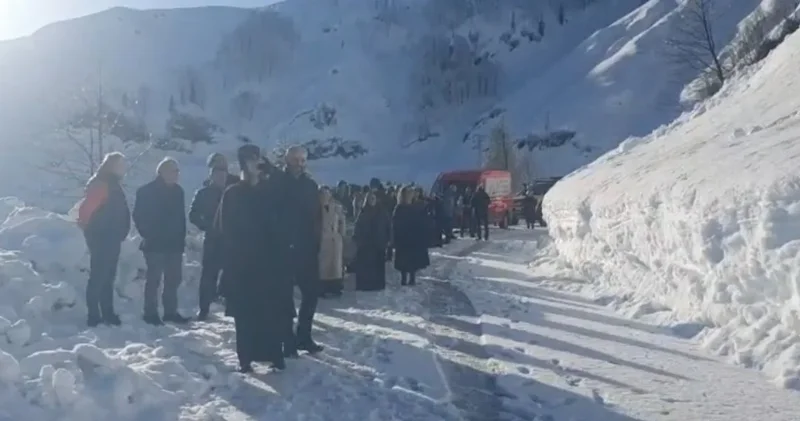 Halk TV ekibi iki bin rakımlı Maçahel Zirvesinde mahsur kaldı