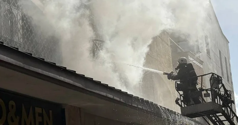 AVM de yangın paniği! Esnaf malını kurtarmak için alevlerle yarıştı