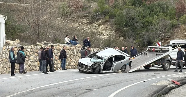 Alanya da freni boşalan TIR, 2 otomobile çarptı: 1 ölü, 3 yaralı Antalya Haberleri