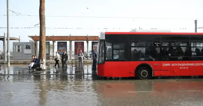 İzmir de fırtına nedeniyle deniz taştı